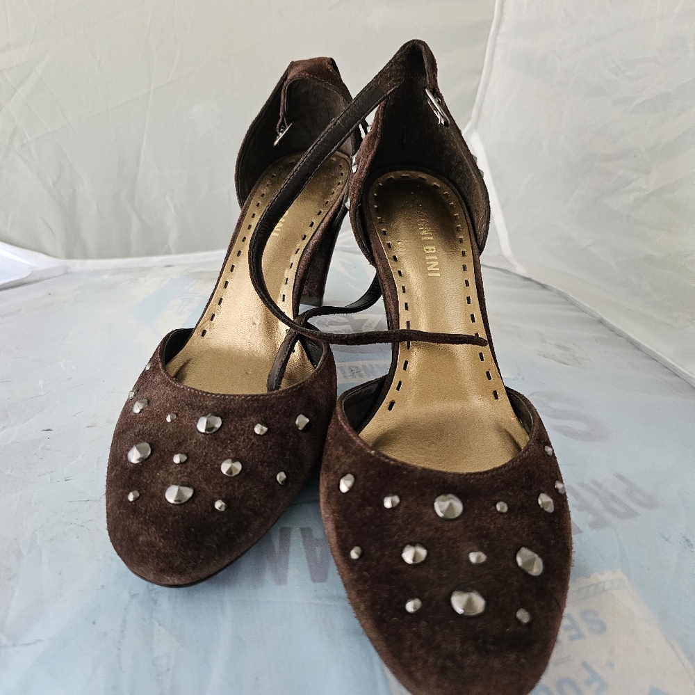 Gianni Bini Women's 8.5 Trista Brown studdedSuede Strappy Studded Close Toe Heel